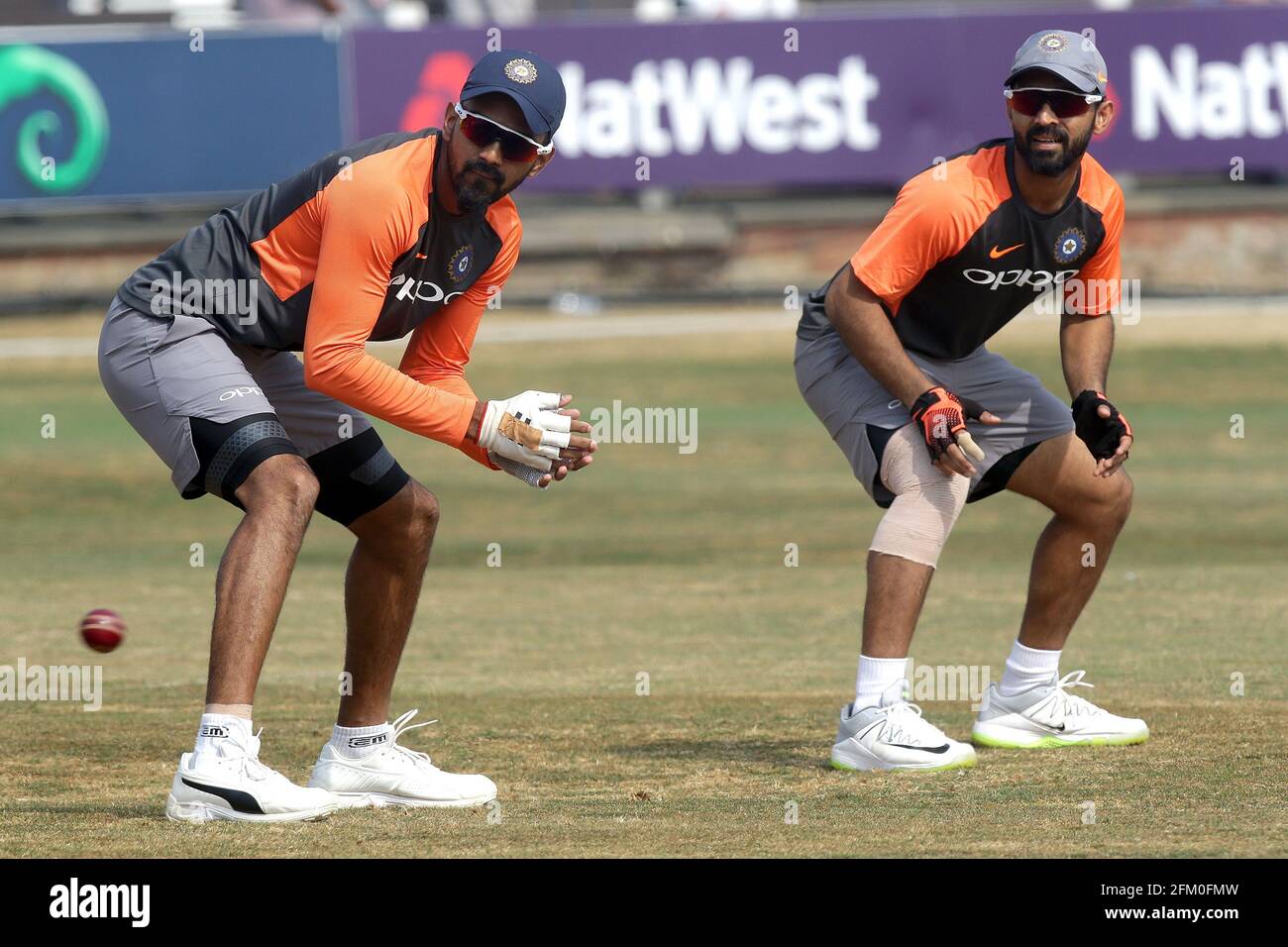 Giocatori indiani durante la pratica di scivolamento davanti a Essex CCC vs India, Cricket Tourist Match al Cloudfm County Ground il 26 luglio 2018 Foto Stock