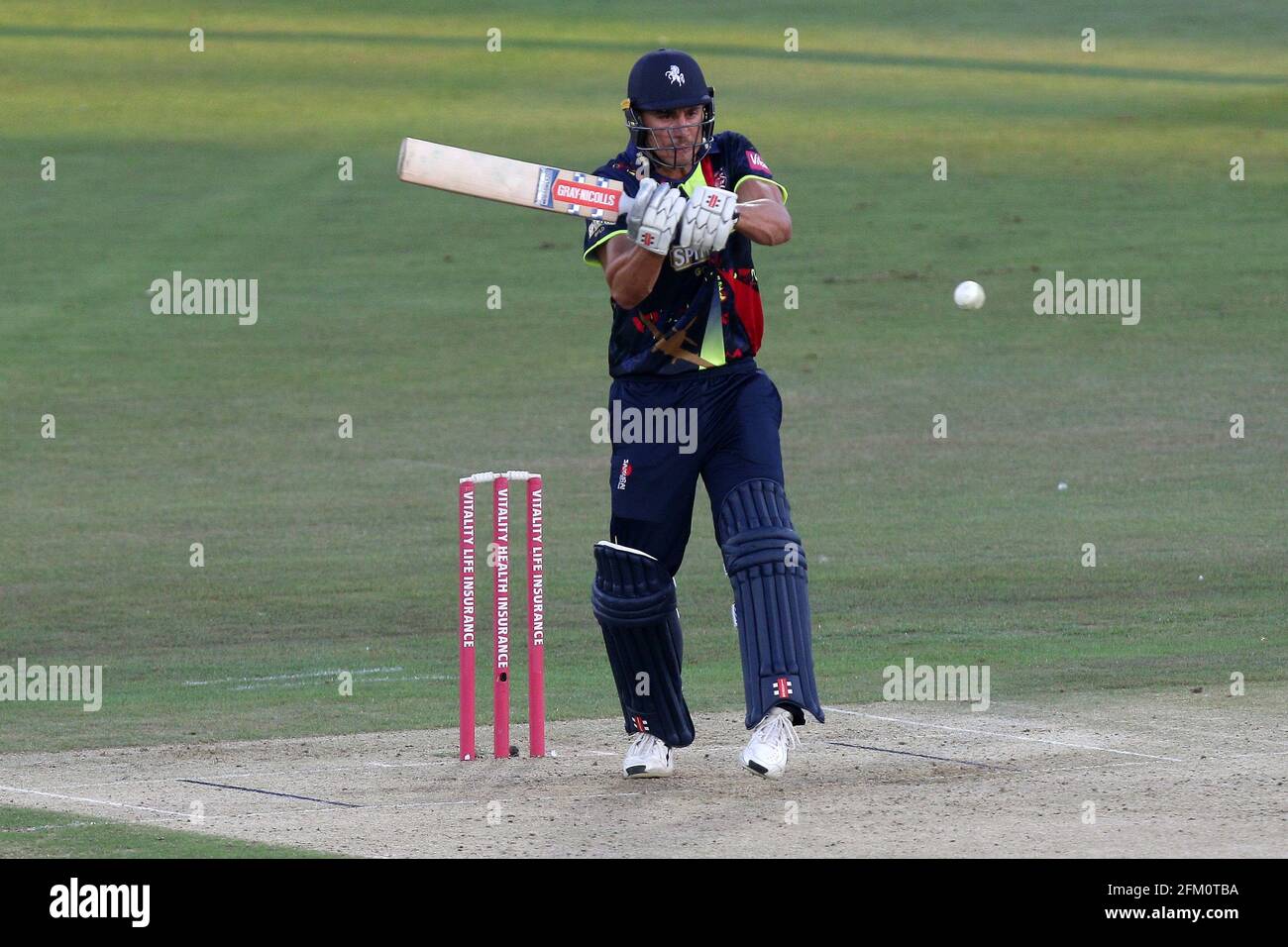 Marcus Stoinis in batting azione per Kent durante Kent Spitfires contro Essex Eagles, Vitality Blast T20 Cricket al St Lawrence Ground il 2 agosto 20 Foto Stock