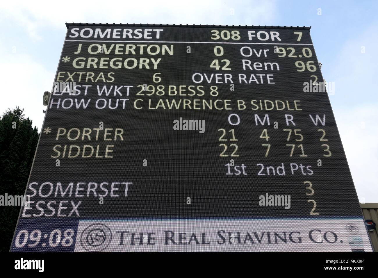 Il tabellone segnapunti del giorno uno davanti a Somerset CCC vs Essex CCC, Specsaver County Championship Division 1 Cricket al Cooper Associates County Ground ON Foto Stock