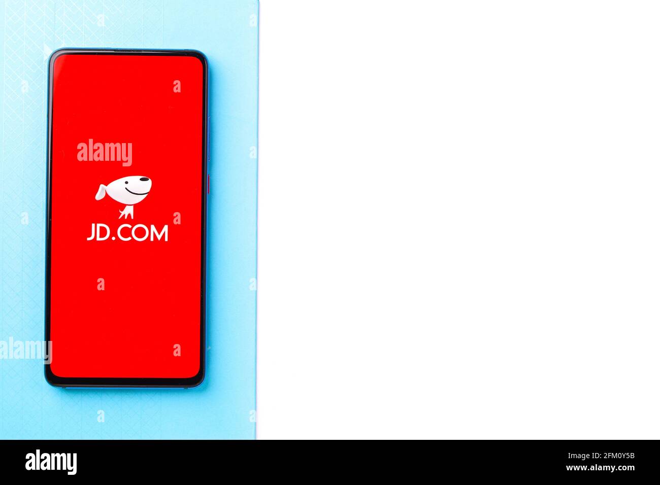 Assam, india - 04 Maggio 2021 : JD.com logo sull'immagine di scorta dello schermo del telefono. Foto Stock