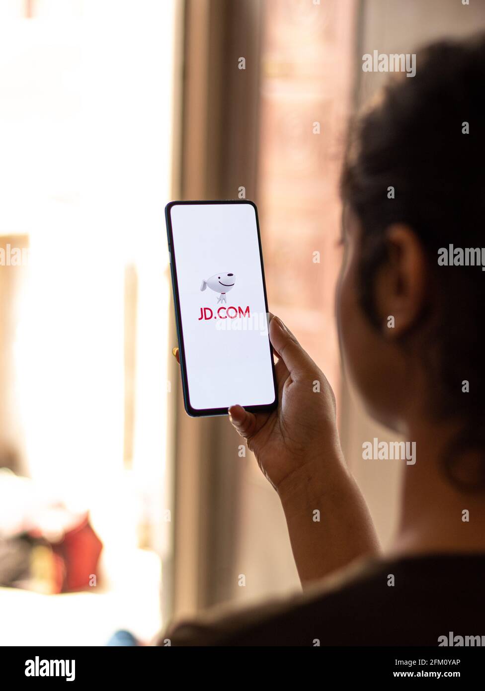 Assam, india - 04 Maggio 2021 : JD.com logo sull'immagine di scorta dello schermo del telefono. Foto Stock