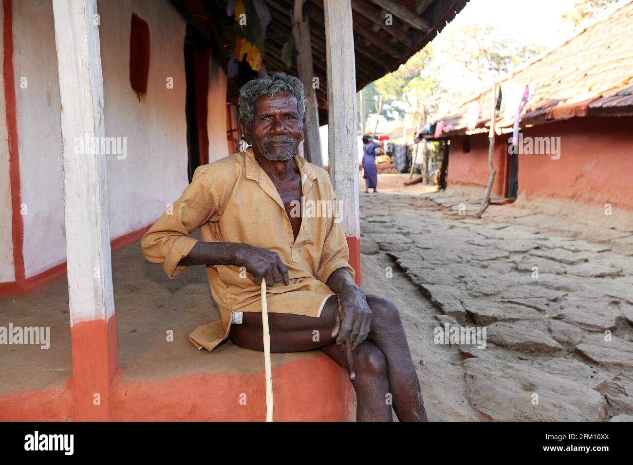 Vecchio uomo tribale - Villaggio di Hattaguda, Andhra Pradesh, India. TRIBÙ BHAKTA Foto Stock