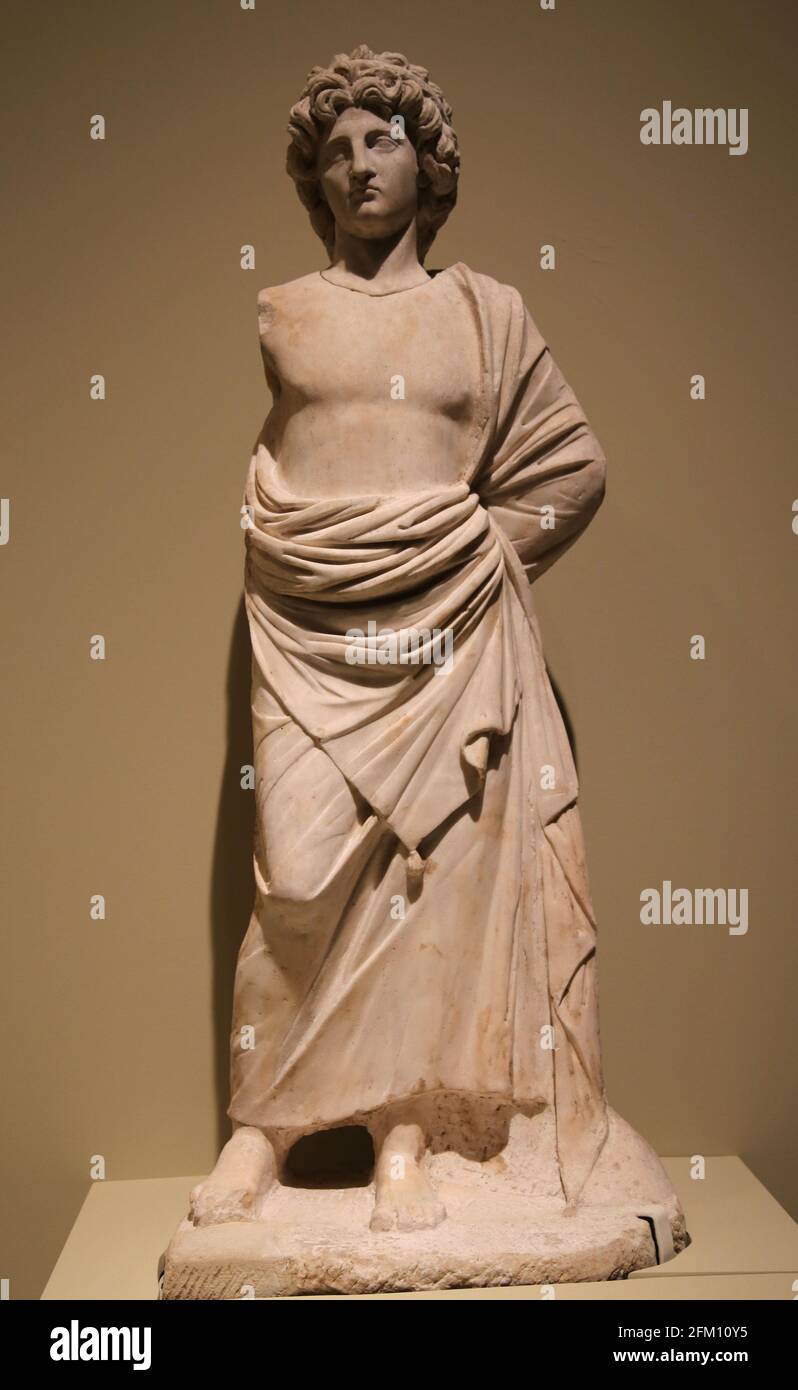 Statua in marmo di un uomo. Romano. 2 a.C. Tempio di Apollo. Cirene, Libia, Africa. Ritratti di stile di Alessandro Magno. Foto Stock