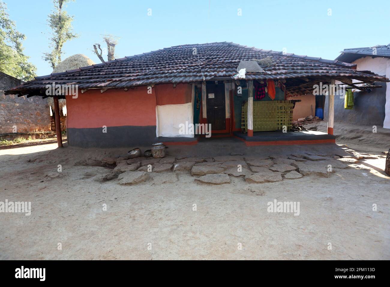 Casa tradizionale a Hattaguda villaggio, Andhra Pradesh, India. TRIBÙ GUTOB GADABA Foto Stock