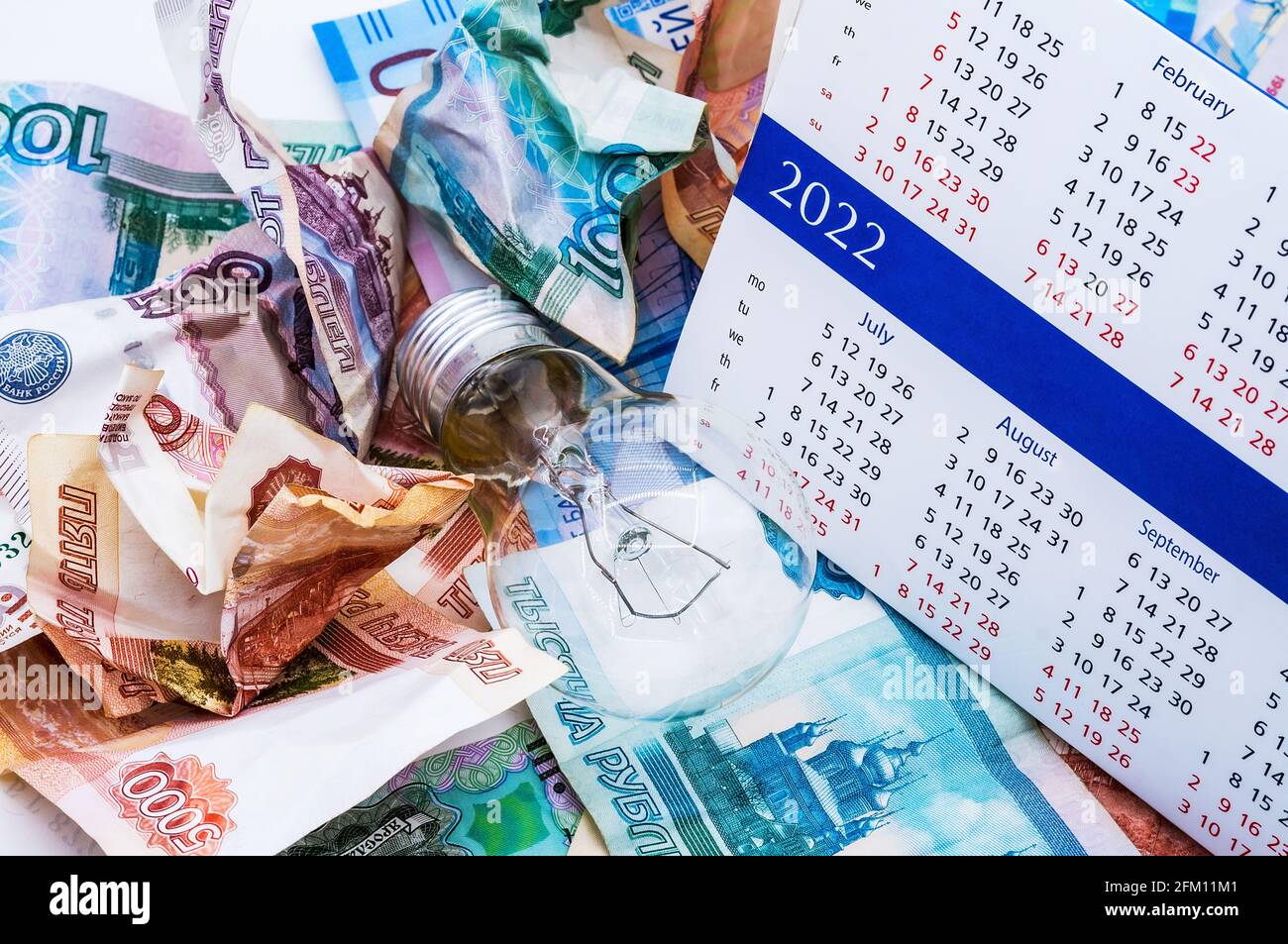 Attività di pianificazione per l'anno 2022. Situazione del denaro. Rubli e calendario per il 2022. Pagamento per elettricità. Foto Stock