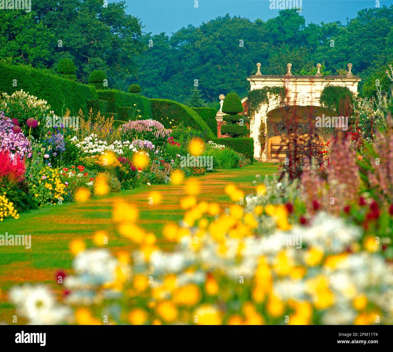 Regno Unito, Inghilterra, Cheshire, Arley Hall and Gardens, dettaglio di confine erbaceo, estate Foto Stock