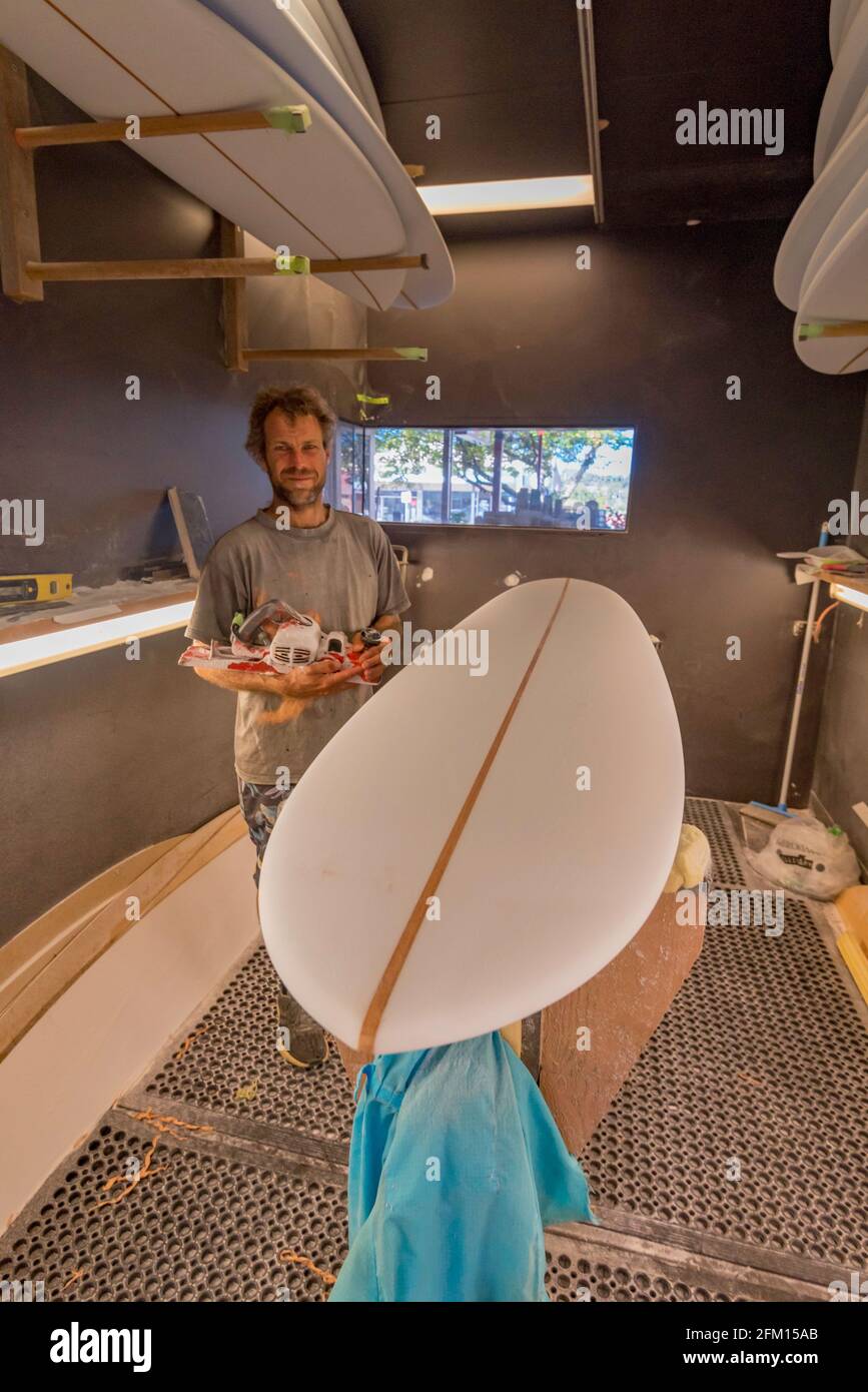 Famosa costa sud del nuovo Galles del Sud, il formatore di tavole da surf Jed ha fatto nel suo laboratorio nella città di Pambula in Australia Foto Stock