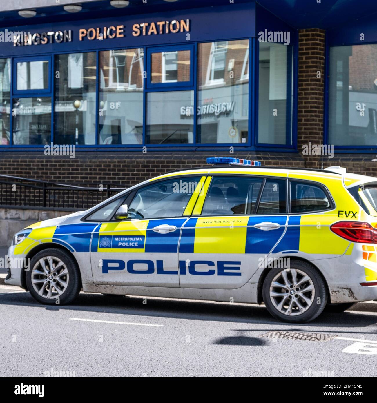Kingston Upon Thames London UK, maggio 04 2021, Police Patrol Car o veicolo parcheggiato al di fuori DI UNA Staiton di polizia senza persone Foto Stock