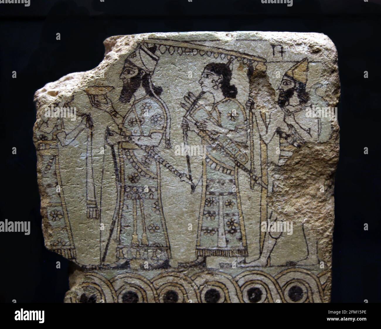 Piastrelle smaltate. Il re assiro Ashurnasirpal II, sotto un ombrellone, è circondato da guardie. Palazzo Nord Ovest, Nimrud, Iraq. 845-850 A.C. Argilla. Inglese Foto Stock