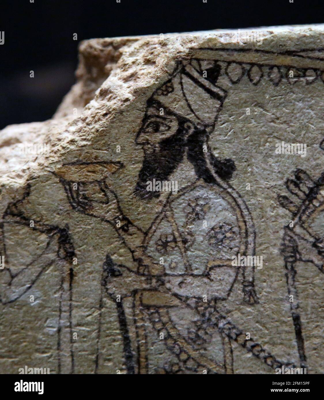 Piastrelle smaltate. Il re assiro Ashurnasirpal II, sotto un ombrellone, è circondato da guardie. Palazzo Nord Ovest, Nimrud, Iraq. 845-850 A.C. Argilla. Inglese Foto Stock