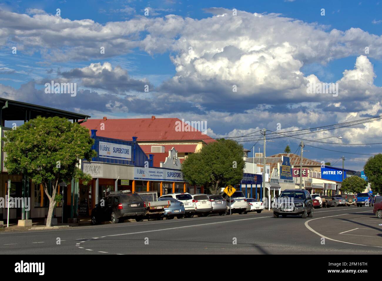 La sezione principale di vendita al dettaglio di Capper Street a Gayndah Queensland Australia Foto Stock