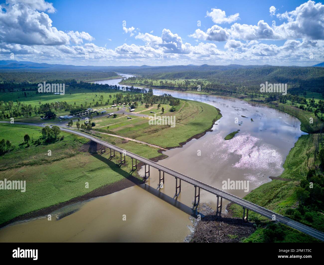 Ponte aereo sul fiume Burnett a Mingo Attraversare dopo un nuovo livello impostato abbassando Paradise Dam Queensland Australia Foto Stock