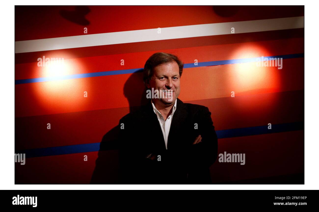 Tom Alexander CEO e amministratore delegato DI VIRGIN Mobile.pic David Sandison 23/10/2003 Foto Stock