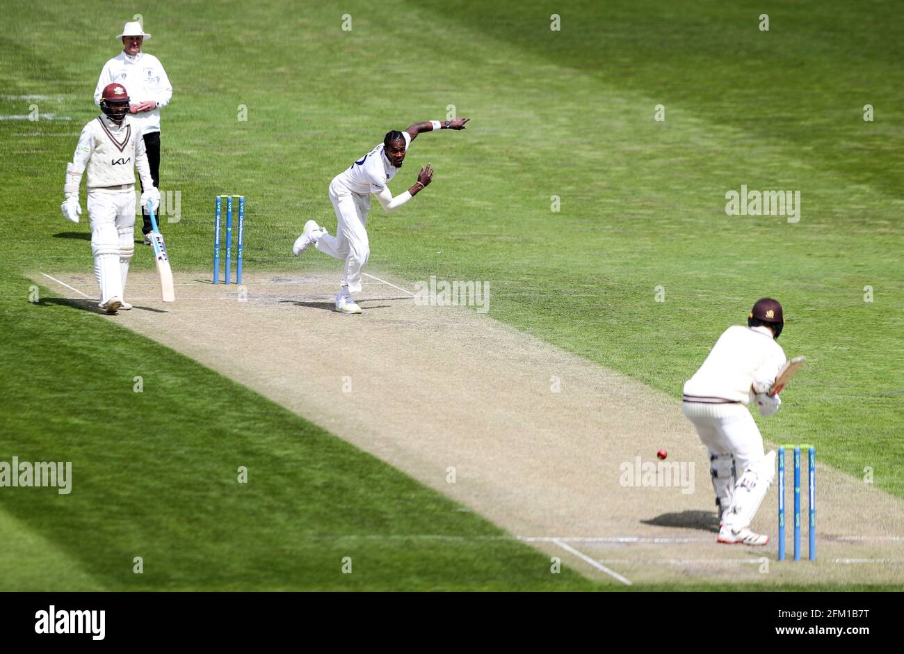 Le ciotole Jofra Archer di Sussex durante il secondo giorno della partita al 1° terreno della contea centrale, Hove. Data immagine: Mercoledì 5 maggio 2021. Vedere PA storia CRICKET Sussex. Il credito fotografico dovrebbe essere: Kieran Cleeves/PA Wire. Solo per uso editoriale. Nessun uso commerciale senza previo consenso scritto della BCE. Solo per l'uso di immagini fisse. Nessuna immagine in movimento per emulare la trasmissione. Nessuna rimozione o oscuramento dei logo degli sponsor. Foto Stock