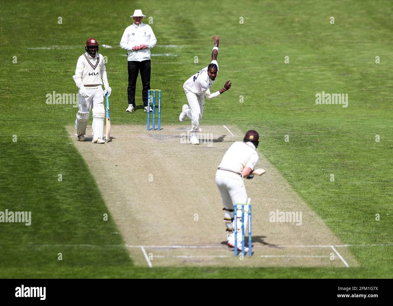 Le ciotole Jofra Archer di Sussex durante il secondo giorno della partita al 1° terreno della contea centrale, Hove. Data immagine: Mercoledì 5 maggio 2021. Vedere PA storia CRICKET Sussex. Il credito fotografico dovrebbe essere: Kieran Cleeves/PA Wire. Solo per uso editoriale. Nessun uso commerciale senza previo consenso scritto della BCE. Solo per l'uso di immagini fisse. Nessuna immagine in movimento per emulare la trasmissione. Nessuna rimozione o oscuramento dei logo degli sponsor. Foto Stock