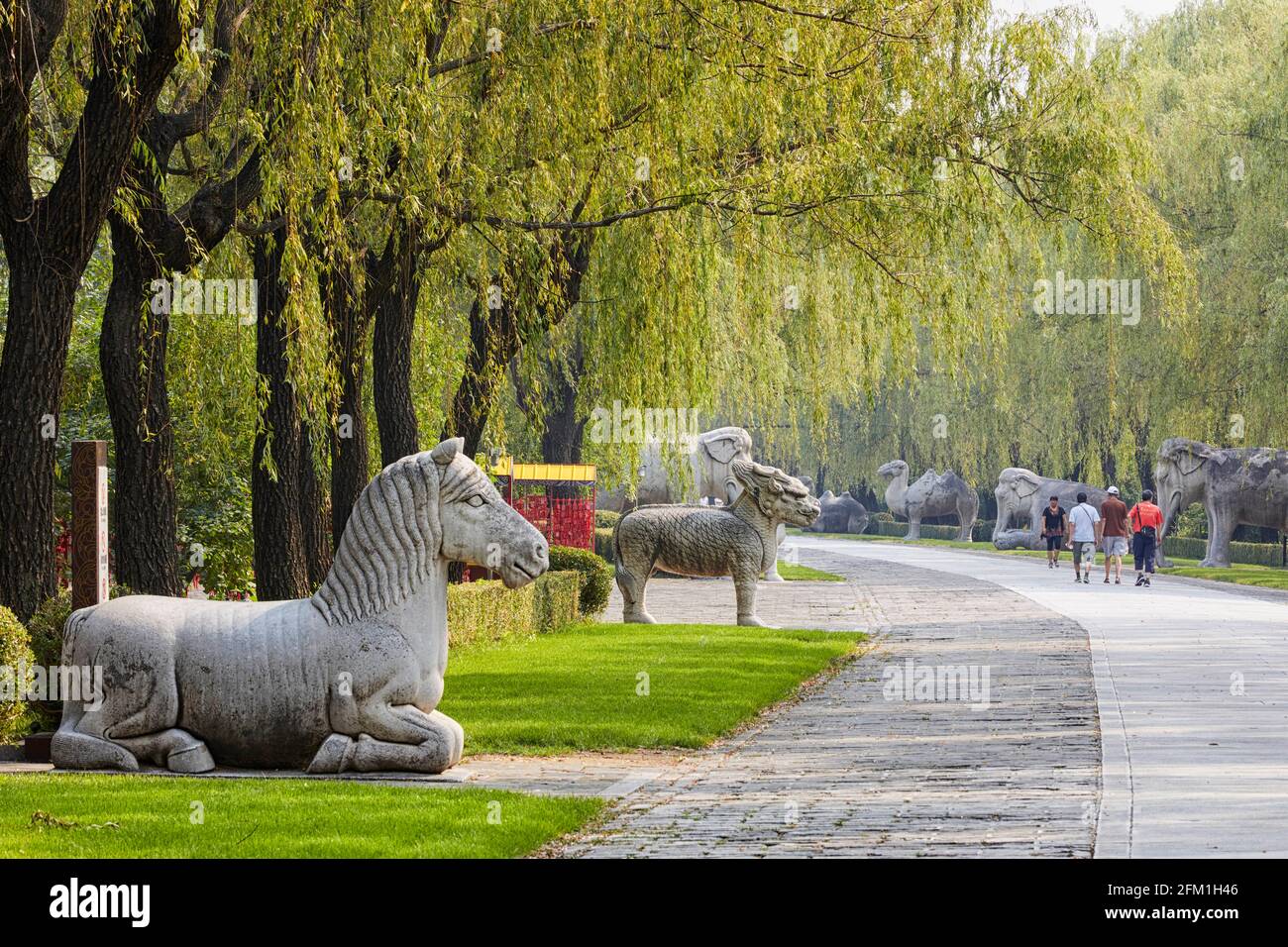 Prone Horse Qilin Sacred Way Divine Road Changling Pechino Shi Cina Asia, UNESCO, sito patrimonio dell'umanità Foto Stock