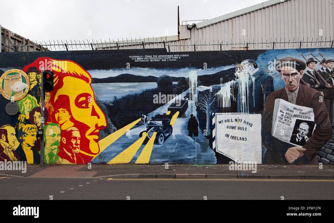 Wall art sulla Divis Road a Belfast. Foto Stock