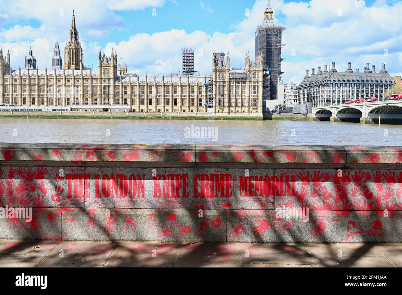 The Knife Crime Memorial, South Bank Walkway, Westminster, Londra. REGNO UNITO Foto Stock