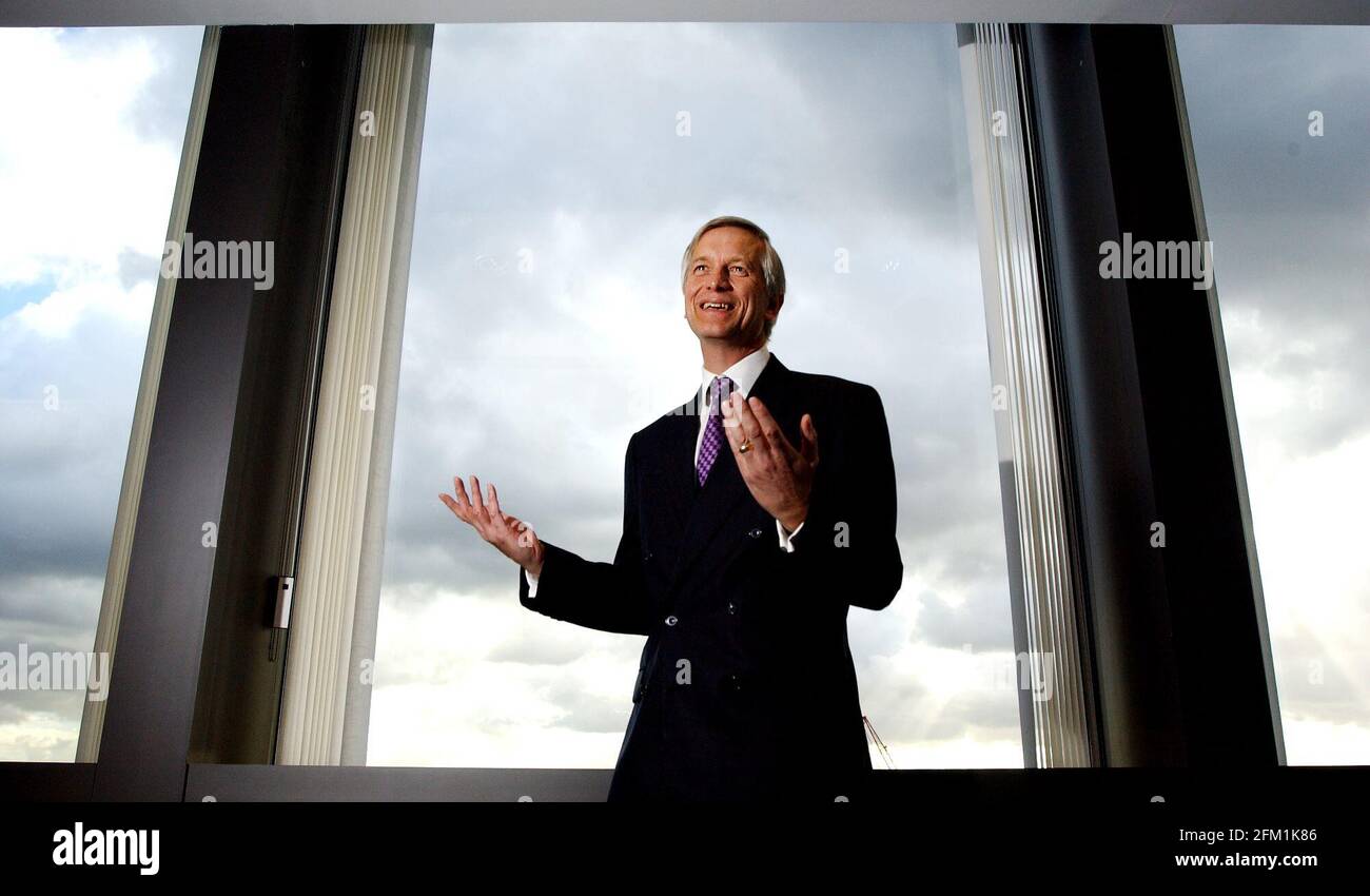 Richard Harvey di Aviva, per l'intervista di lunedì alle imprese.7 novembre 2002 foto Andy Paradise Foto Stock