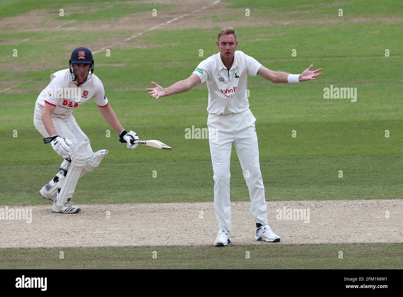 Frustrazione per Stuart Broad del Nottinghamshire durante Nottinghamshire CCC vs Essex CCC, Specsaver County Championship Division 1 Cricket a Trent Br Foto Stock