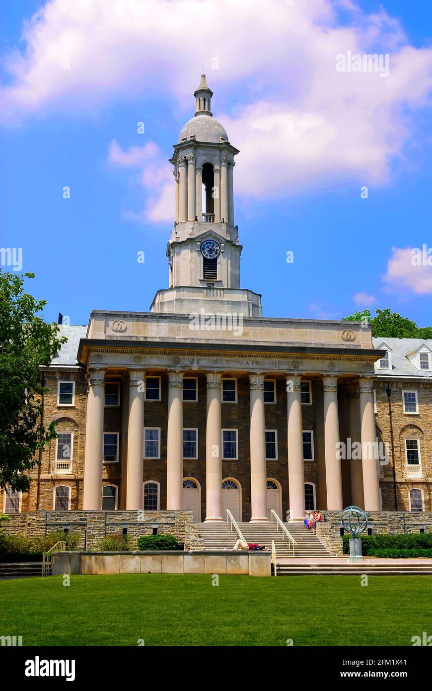 Il vecchio edificio principale sul campus di Penn Pennsylvania State University di State College o Università Park Pennsylvania PA Foto Stock