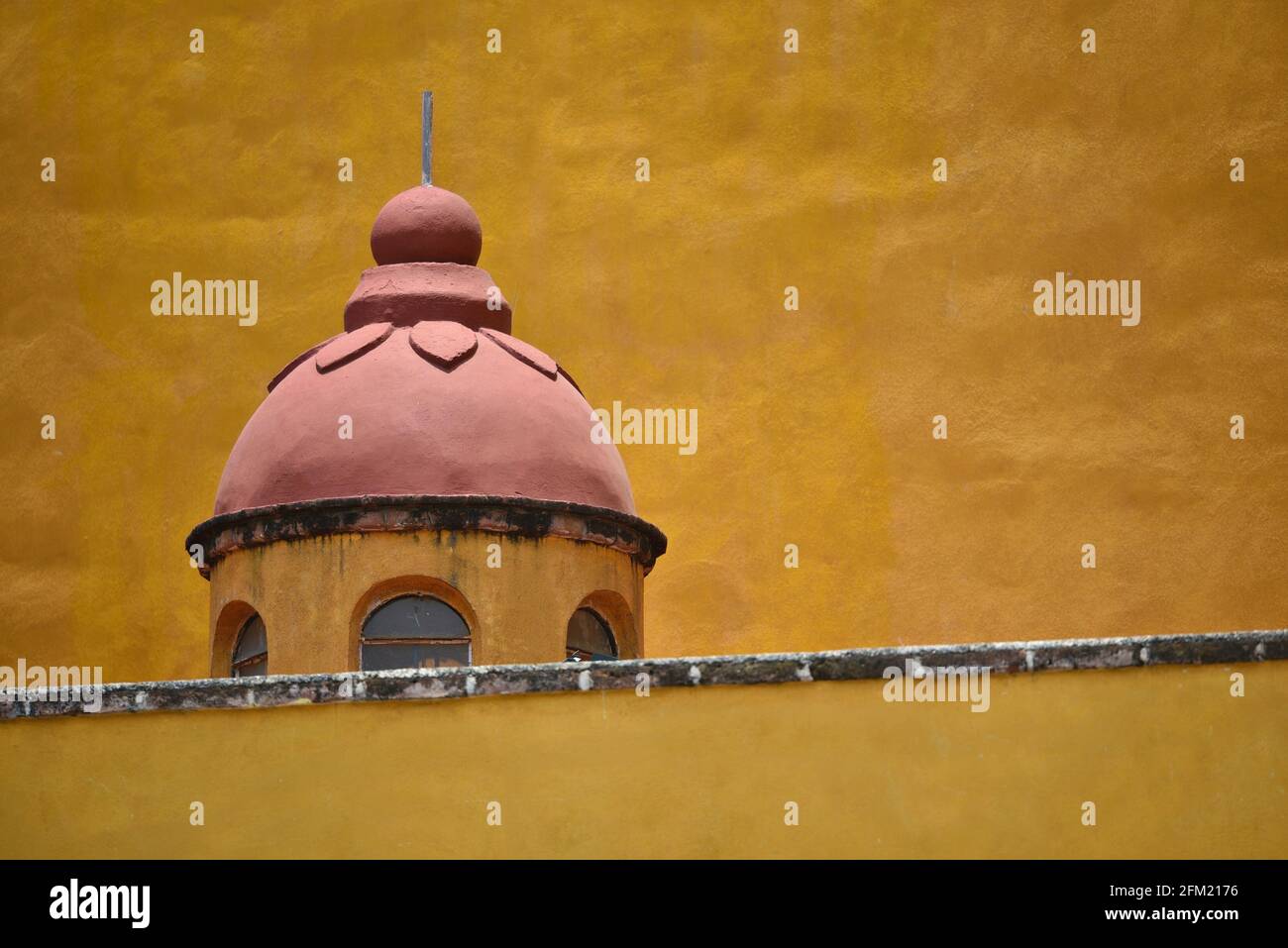 Facciata in stile barocco dettaglio architettonico della Catedral Basílica Colegiata de Nuestra Señora de Guanajuato in Messico. Foto Stock