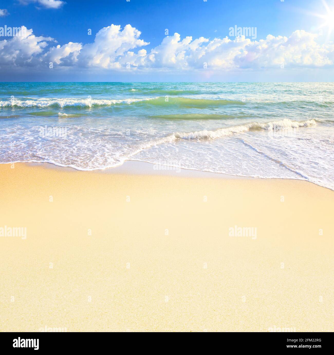 Estate mare spiaggia di sfondo vacanza; bellissimo skyline del mare Foto Stock