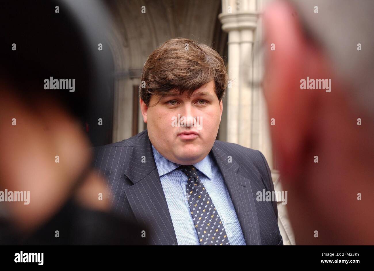 Kit Malthouse, vice leader del Consiglio di Westminster, lascia la High Court a Londra oggi mercoledì 31 luglio 2002 dopo aver perso il caso contro GLA per le spese di congestione nel centro di Londra.31 luglio 2002 foto Andy Paradise Foto Stock