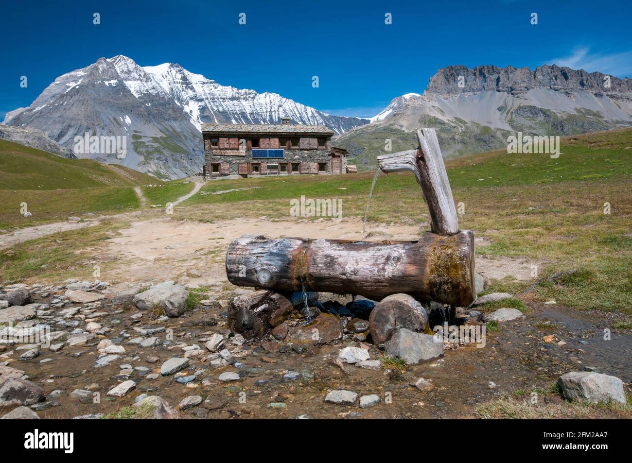 Rifugio di Plan du lac e la Grande casse montagna (3855M), Parco Nazionale della Vanoise, Savoia (73), regione Auvergne-Rodano-Alpi, Francia Foto Stock