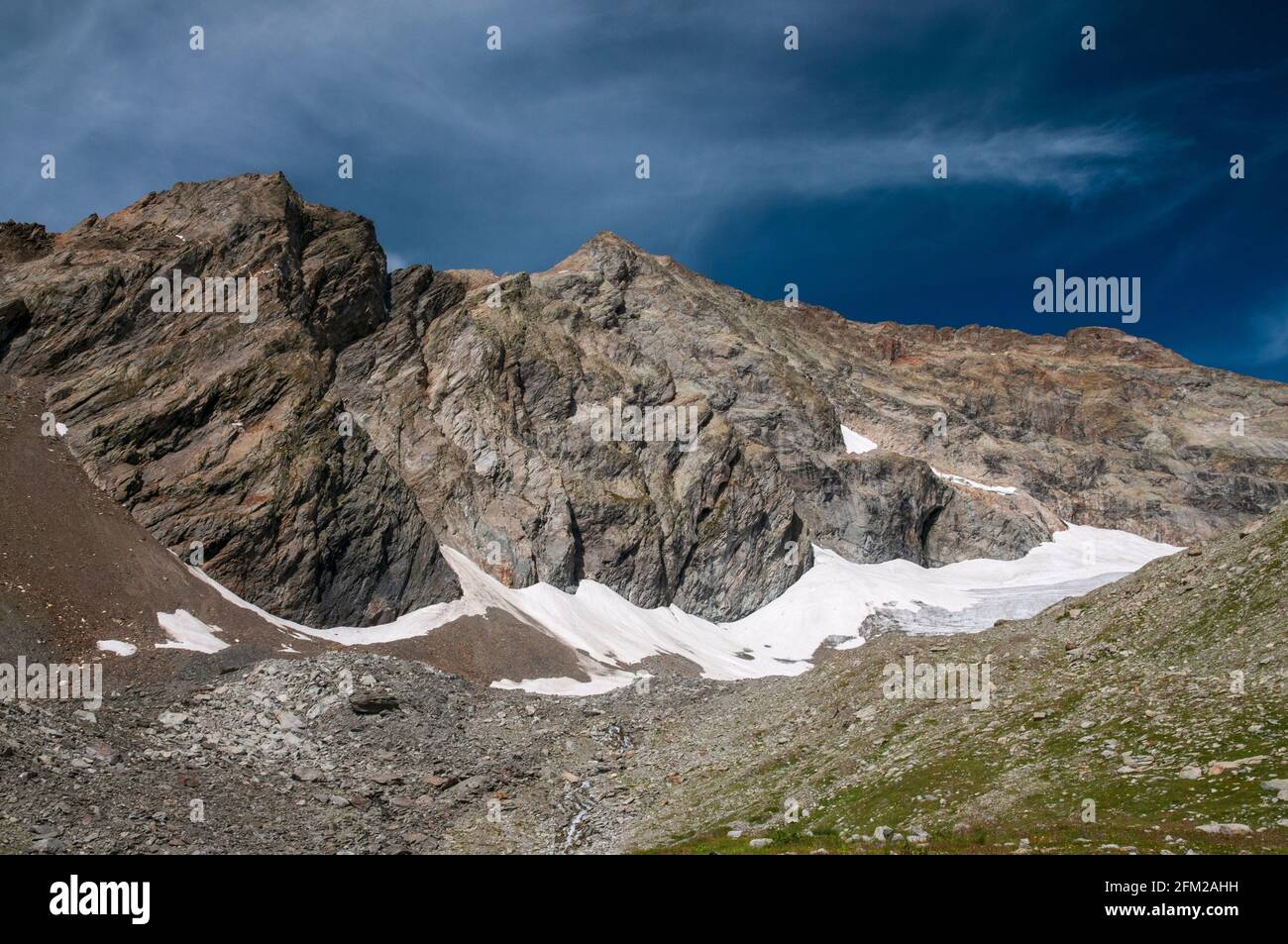 Ghiacciaio di Lanchettes e Monte Tondu visto dal sentiero escursionistico che conduce al rifugio Robert Blanc, Tour du Mont-Blanc, Valle Chapieux, Savoia (73) Foto Stock