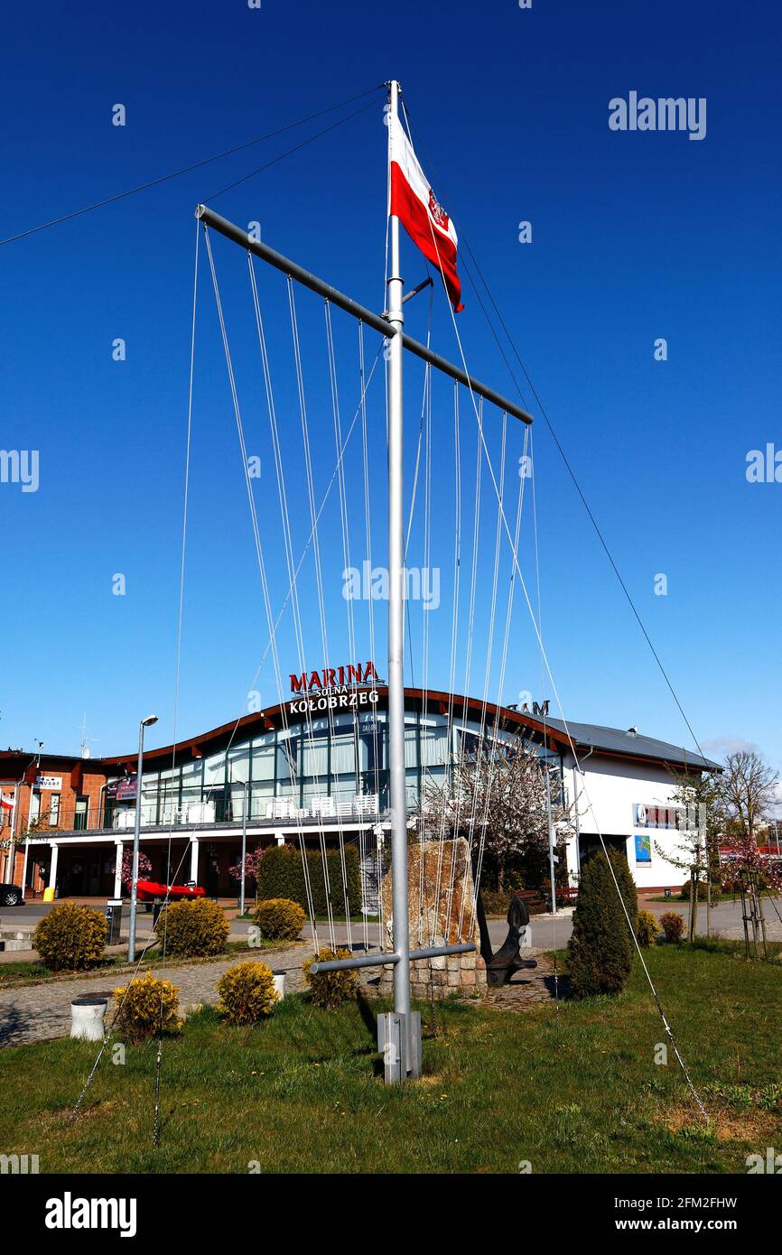 KOLOBRZEG, Pomerania Occidentale, Polonia-Maggio 04,2021 Salt Marina - costruzione del Porto e con molti yacht ormeggiati sul molo. Kolobrzeg è un popolare turista de Foto Stock
