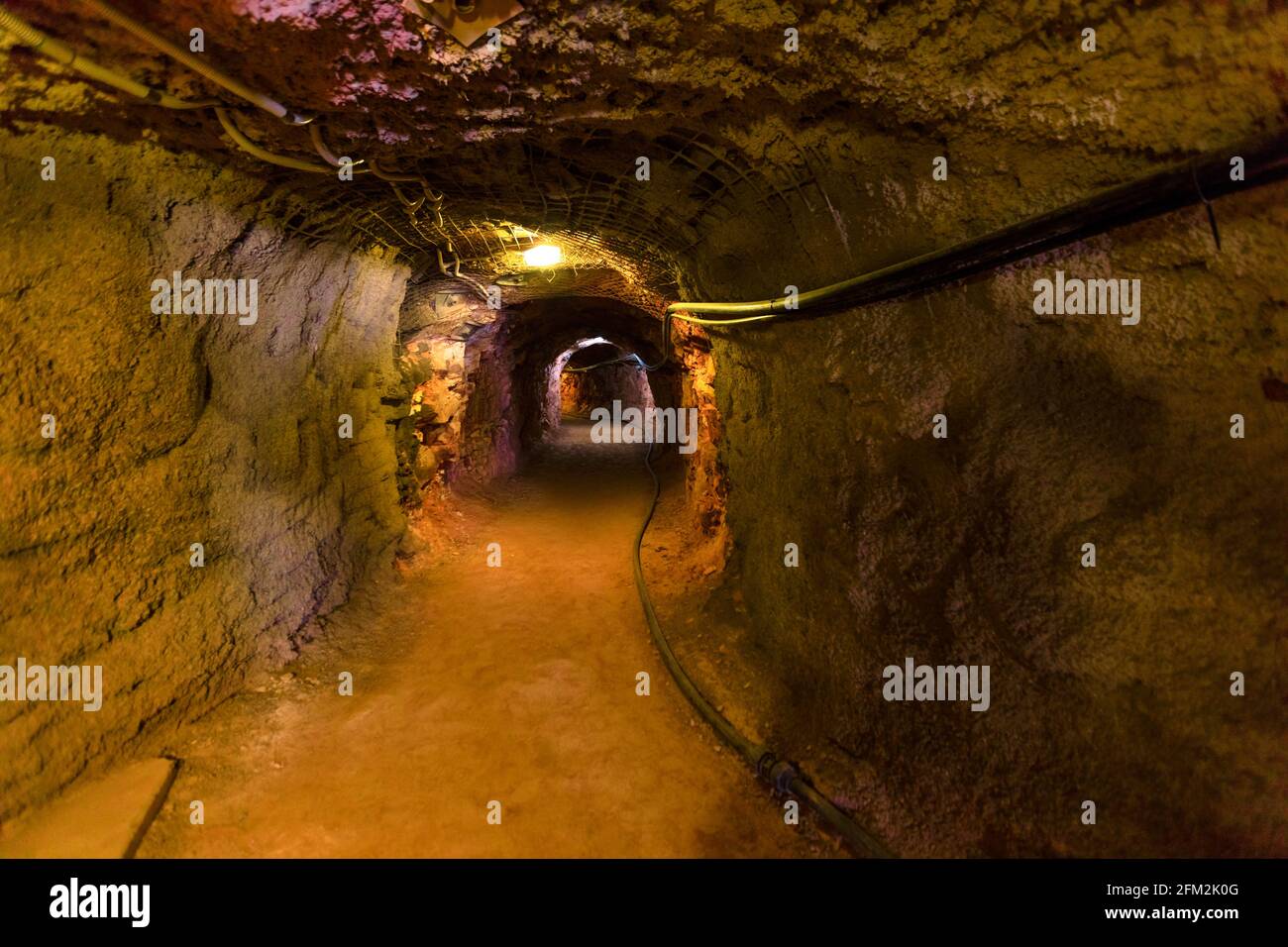 Tennant Creek, Australia - Agosto 2019: Grotta sotterranea della miniera d'oro di Battery Hill. Vecchio museo di Tennant Creek nel territorio del Nord dell'Australia. Foto Stock