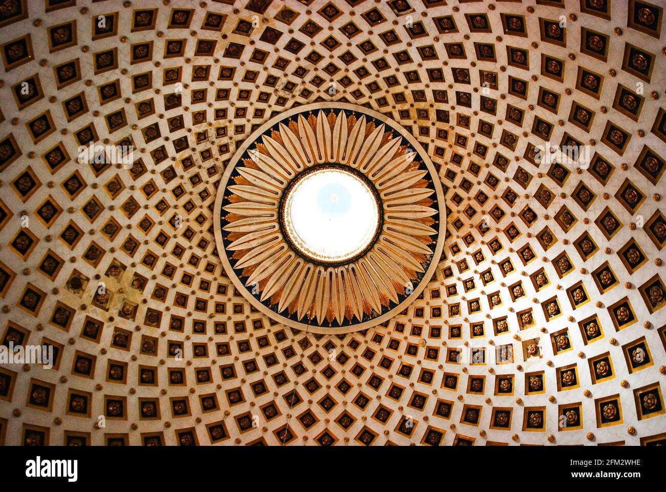 La Basilica del Santuario dell'Assunzione di nostra Signora, conosciuta solo come la rotonda di Mosta a Malta Foto Stock