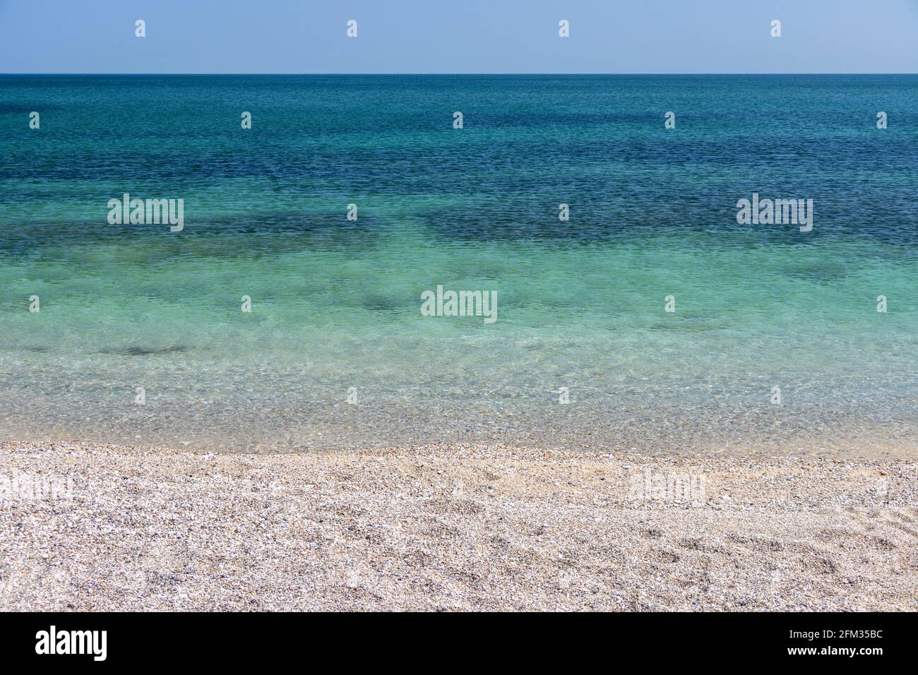 Vista sulla spiaggia e mare color turchese Foto Stock