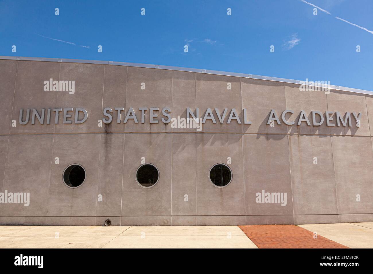 Annapolis, MD, USA 05-02-2021: Primo piano immagine isolata dell'esterno del complesso dell'accademia navale degli Stati Uniti (USNA) ad Annapolis in una giornata di sole. Foto Stock