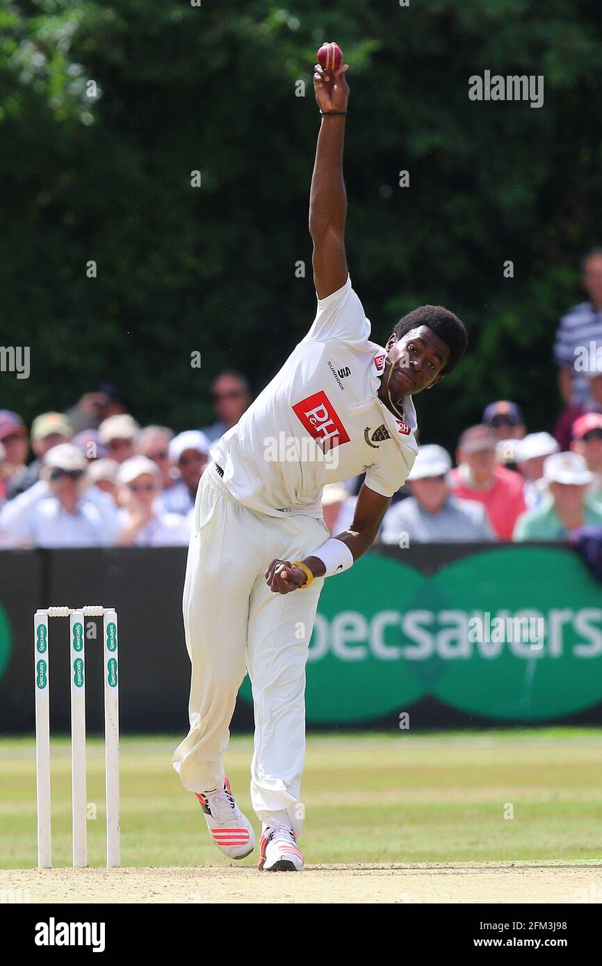 JOFRA Archer in azione di bowling per Sussex durante Essex CCC vs Sussex CCC, Specsaver County Championship Division 2 Cricket a Castle Park il 4 ° Asu Foto Stock