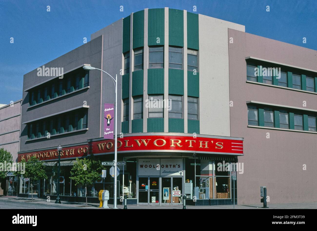 Centro commerciale di articoli d'antiquariato di Woolworth - Bakersfield - California ca. 2003 Foto Stock