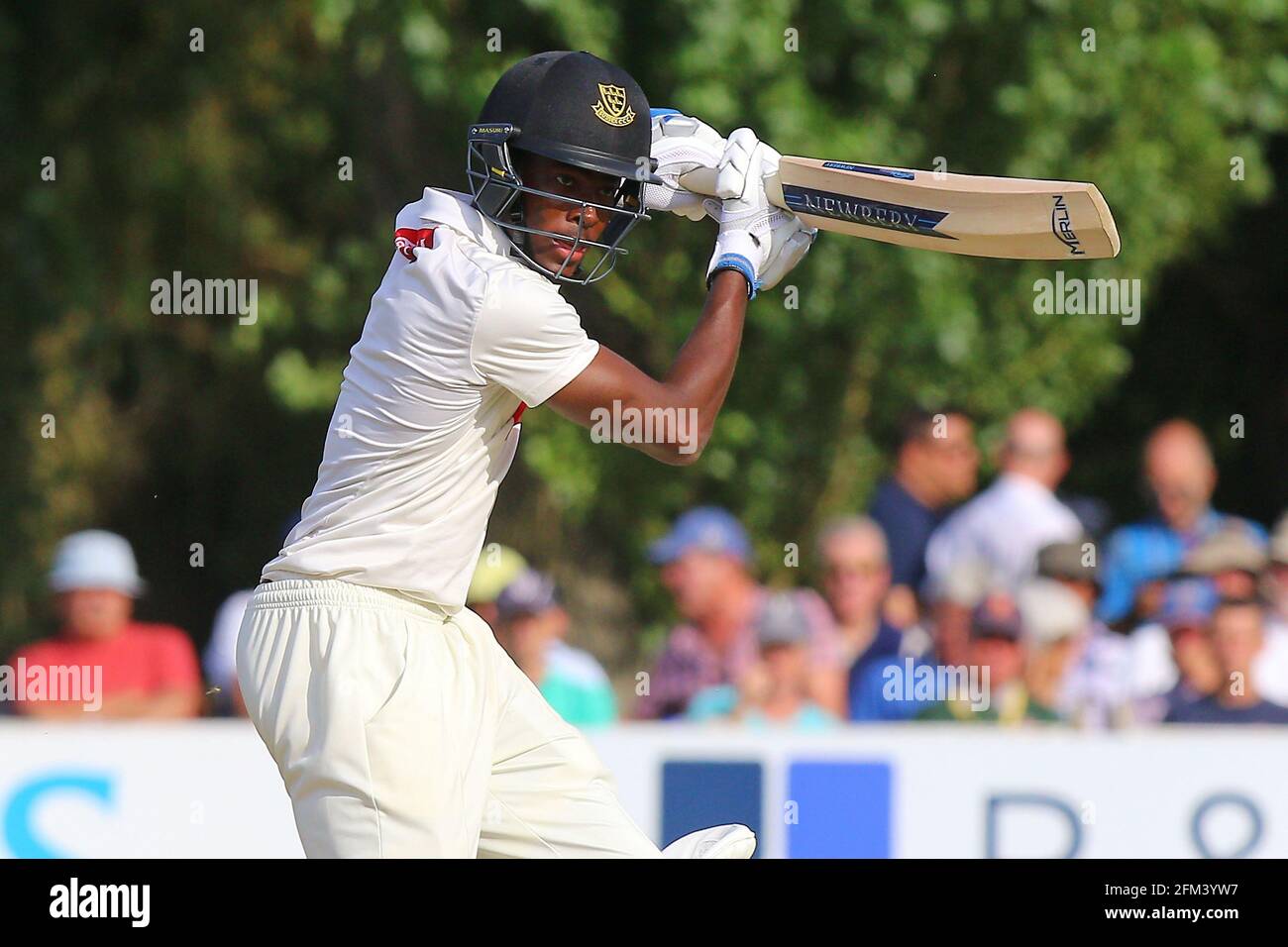 JOFRA Archer in batting azione per Sussex durante Essex CCC vs Sussex CCC, Specsaver County Championship Division 2 Cricket al Castle Park il 5 ° Az Foto Stock