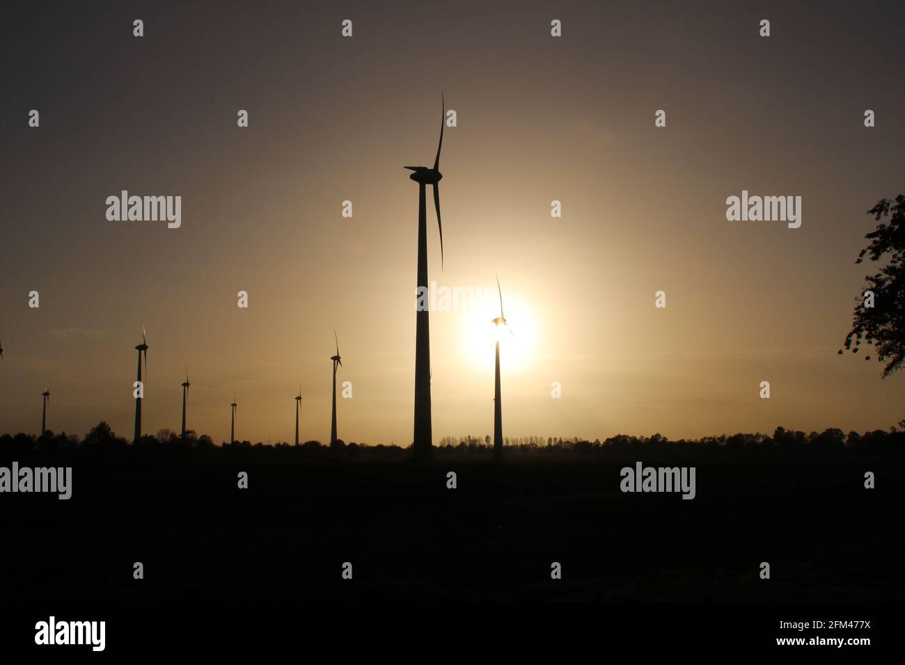 Sonnen- und Windenergie Foto Stock