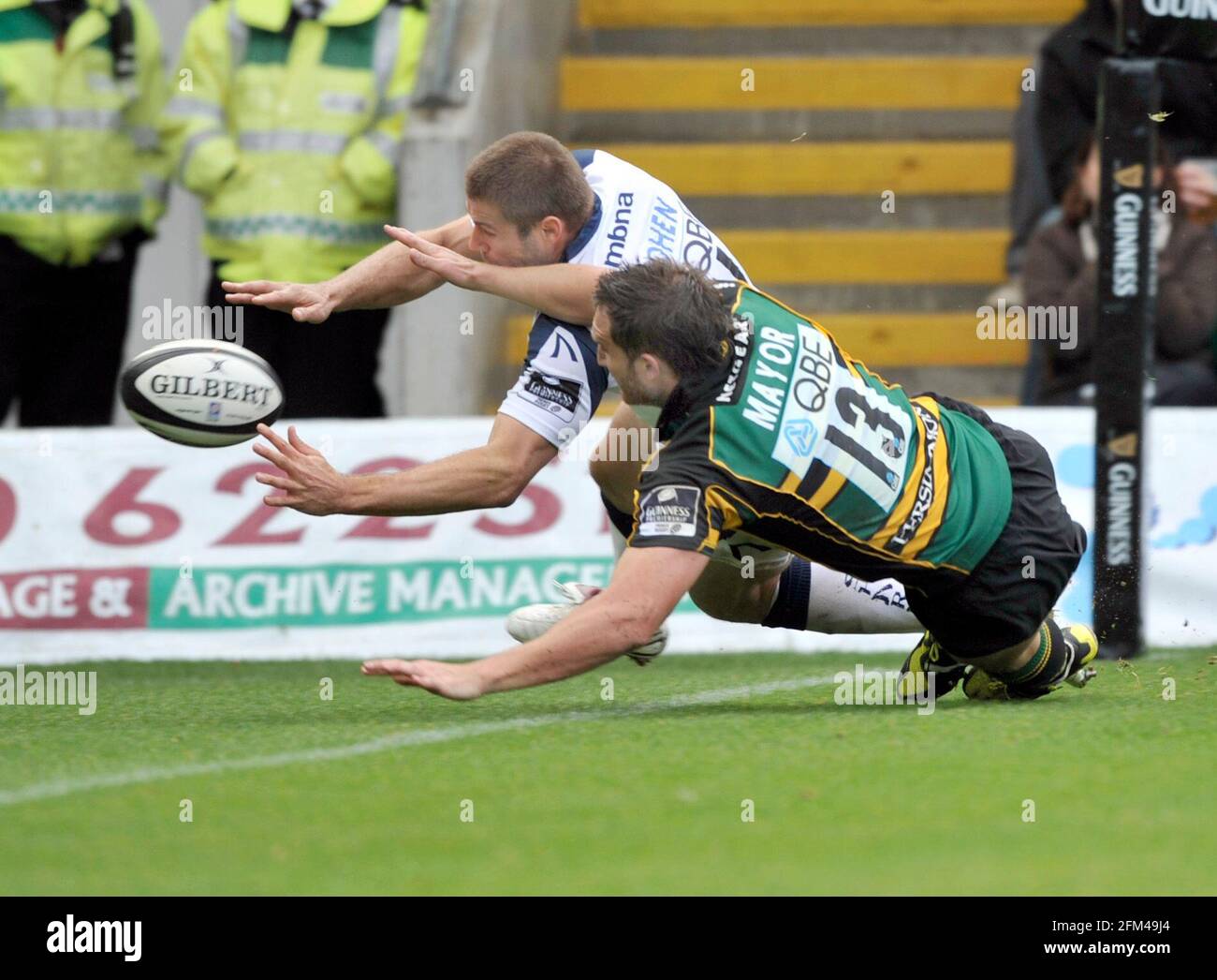 NORTHAMPTON V VENDITA 24/10/09. BEN COHEN E CHRIS MAYOR. IMMAGINE DAVID ASHDOWN Foto Stock