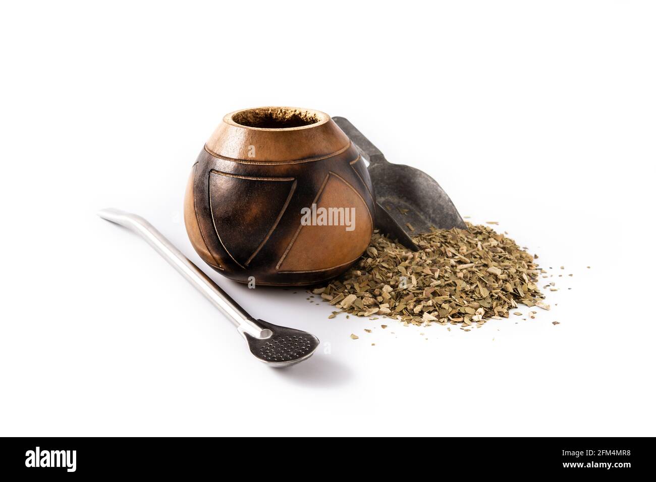 Yerba mate tè isolato su sfondo bianco. Bevanda argentina tradizionale Foto Stock