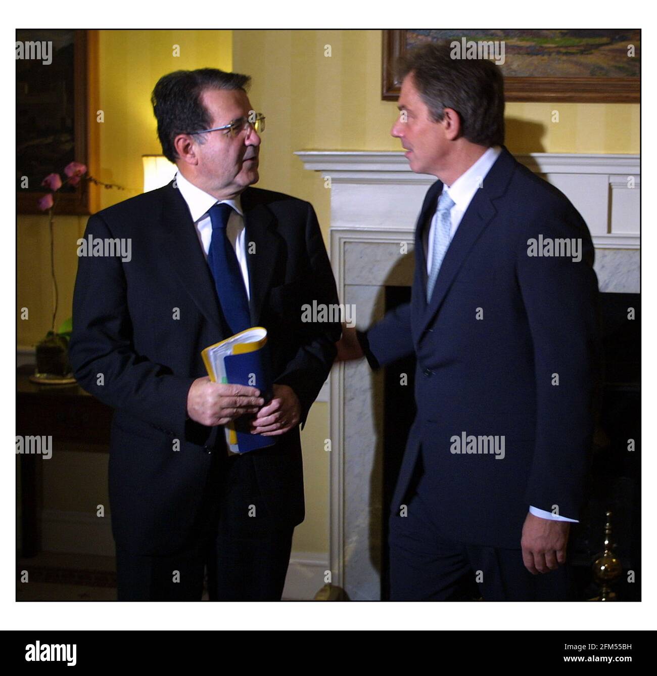 Tony Blair incontra Romano Prodi, presidente della Commissione europea, pic David Sandison 15/11/2001 Foto Stock