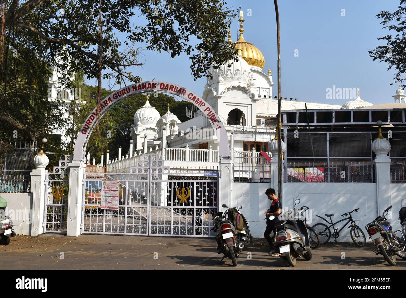 PUNE, MAHARASHTRA, INDIA, 2020 febbraio, Guru Nanak Darbar Gurudwara façade, Cantonmentarea Foto Stock