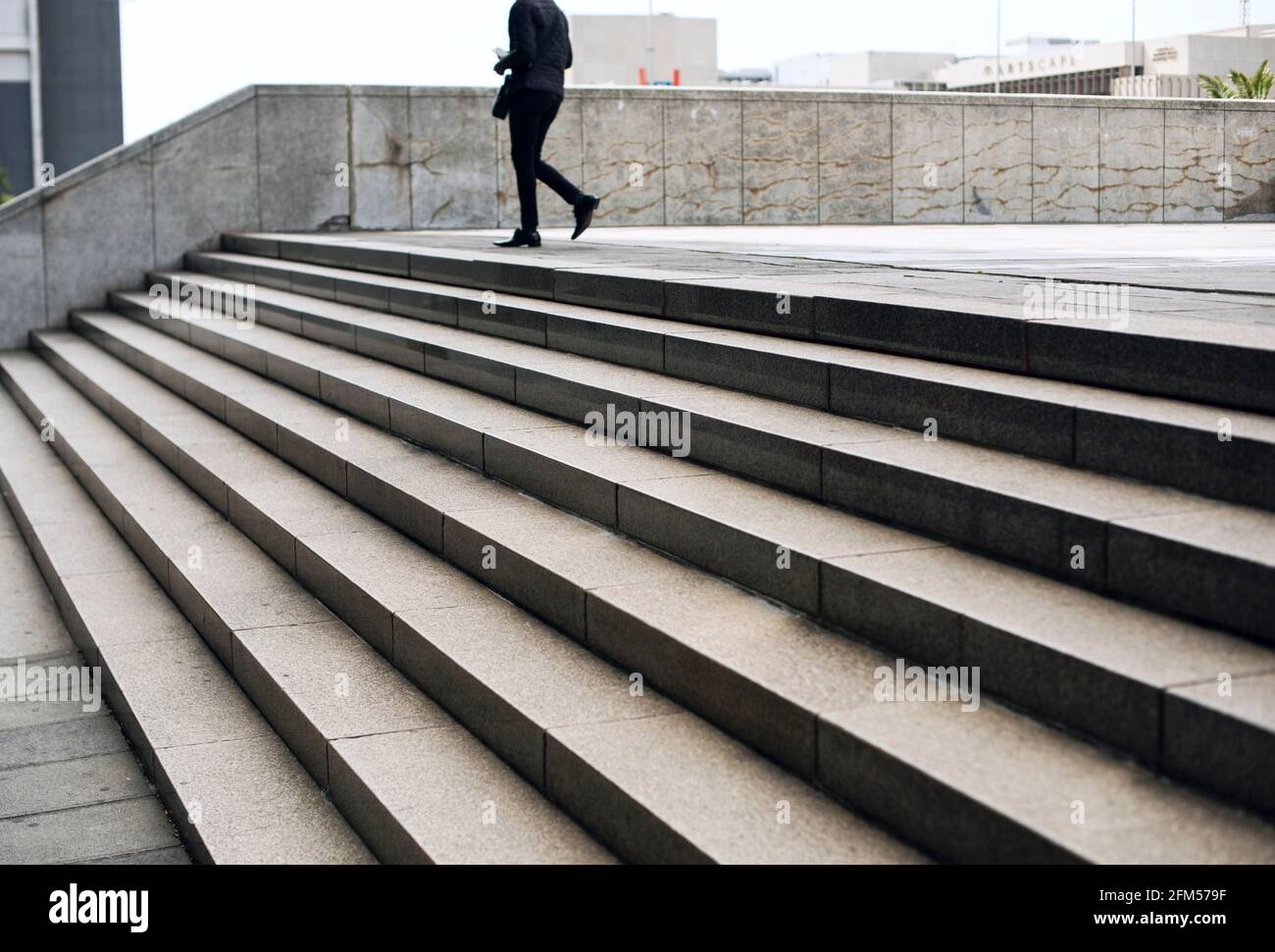 Giovane imprenditore nella città Foto Stock