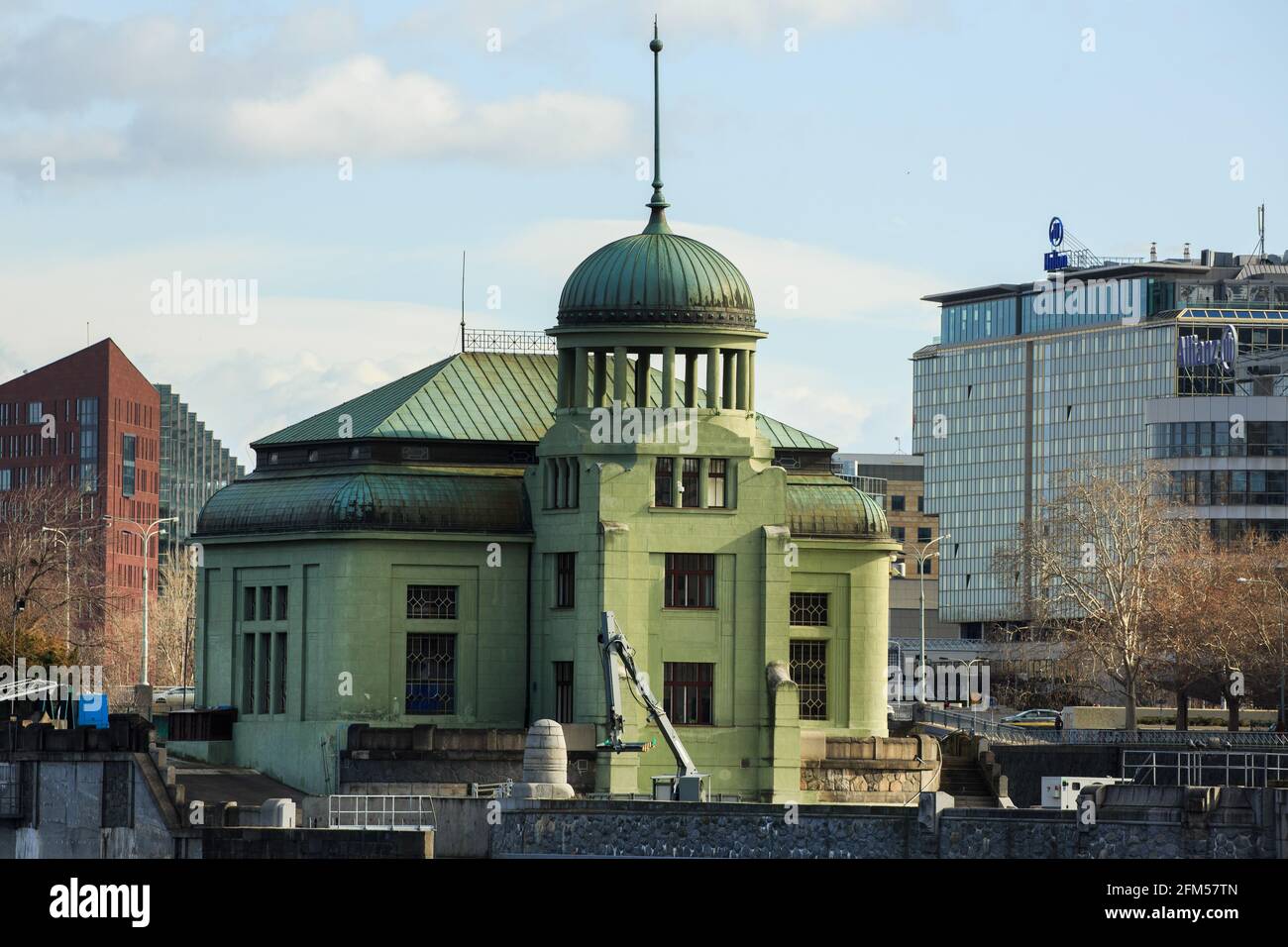 Green Hydro Electric Power Station sull'isola di Stvanice Ostrov sul fiume Moldava, Praga, repubblica Ceca Foto Stock