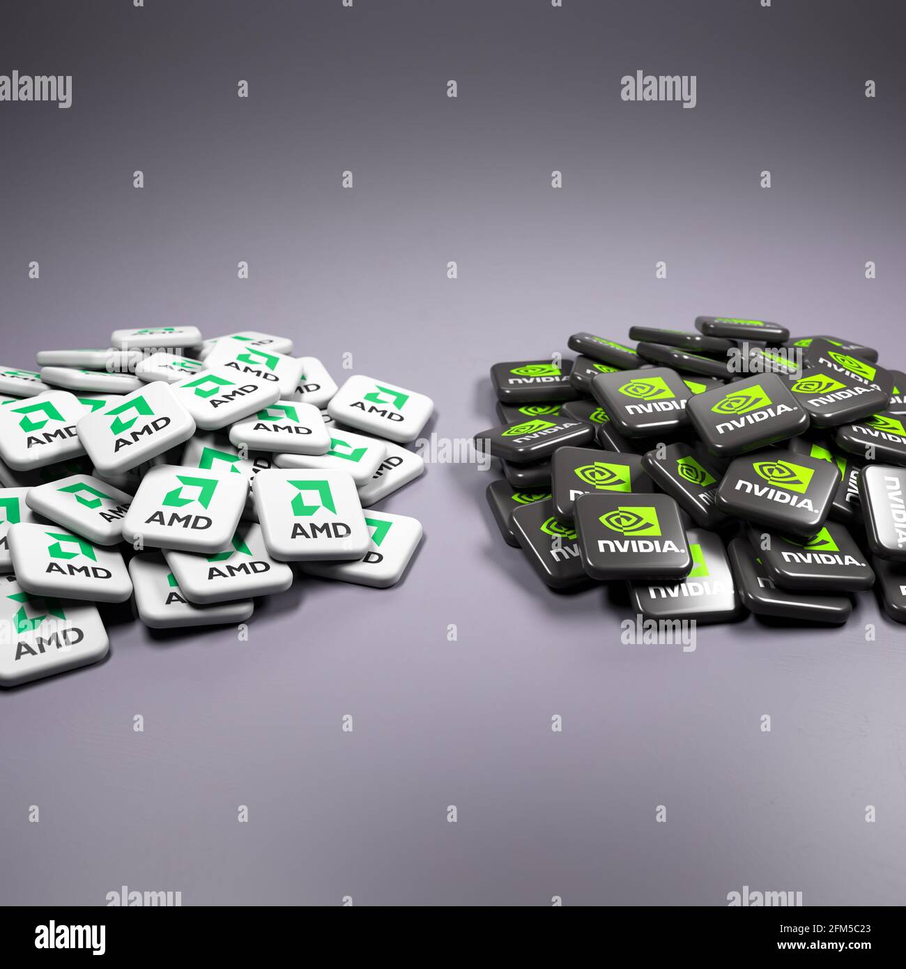 Logo delle aziende tecnologiche concorrenti che progettano chip di schede grafiche nvidia e AMD su heaps su un tavolo. Spazio di copia. Foto Stock