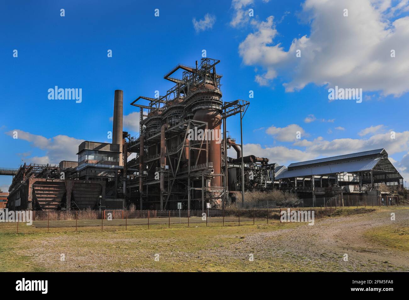 Le acciaierie e i ferri da altoforno Phoenix West disutilizzati, precedentemente parte dell'acciaio ThyssenKrupp a Dortmund, Germania Foto Stock