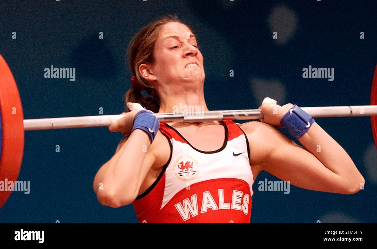 GIOCHI DI COMMONWEALTH MANCHESTER 31/7/2002 DONNE SOLLEVAMENTO PESI FINO A 58KG MICHAELA BREZZA DURANTE LA PULIZIA & JURK FOTO DAVID ASHDOWN. GIOCHI DI COMMONWEALTH MANCHESTER Foto Stock