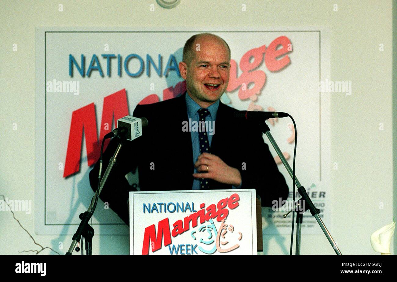 WILLIAM HAGUE LEADER DEL PARTITO CONSERVATORE, FEBBRAIO 2001 PARLANDO AD UN INCONTRO PER PUBBLICIZZARE LA SETTIMANA NAZIONALE DEL MATRIMONIO CHE INIZIA IL 11 FEBBRAIO. Foto Stock