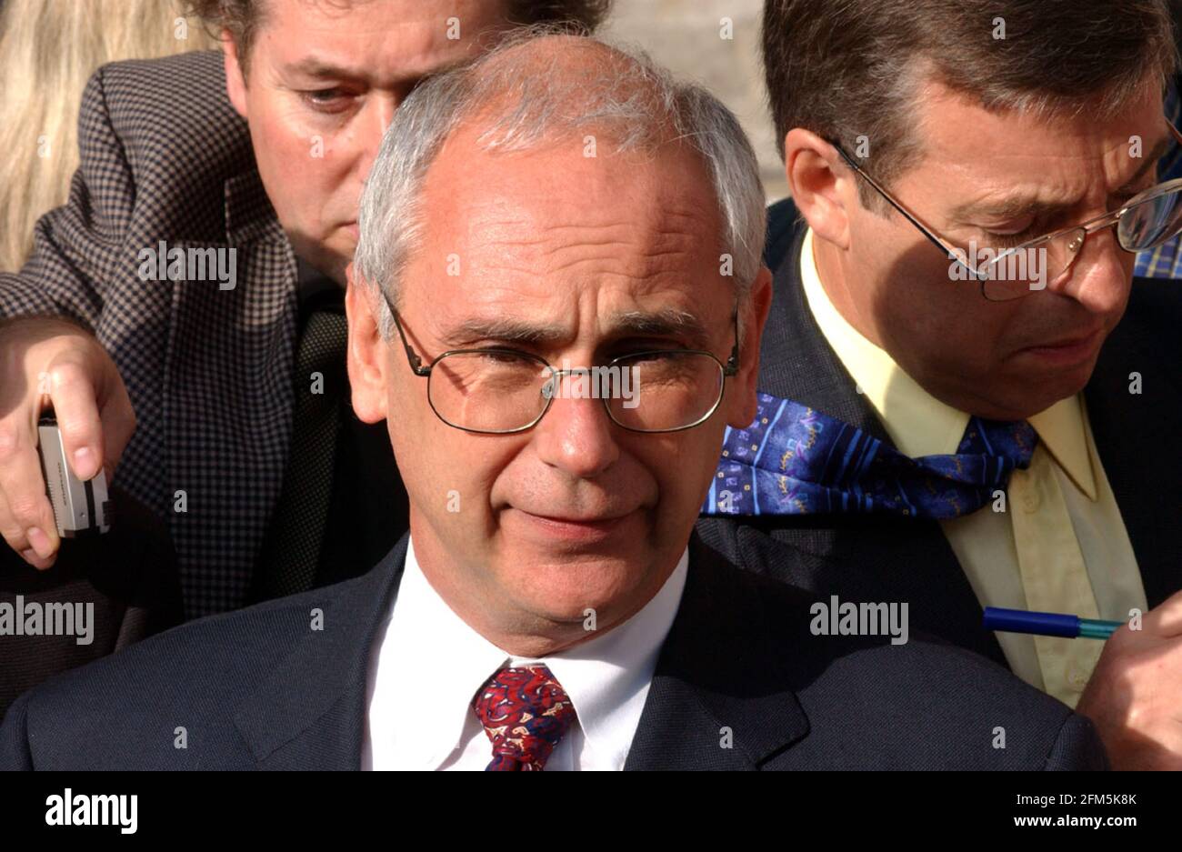 TONY MARTIN CASO IN ALTA CORTE. IL SOLICITOR JAMES SAUNDERS DI MARTIN, AL DI FUORI DELLA CORTE ALTA DOPO LA DECISIONE ODIERNA. 30.10.01 PIC:GIOVANNI VOOS Foto Stock